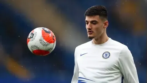 埃里克-加西亚质疑：判越位后，为何还要审查我手球？